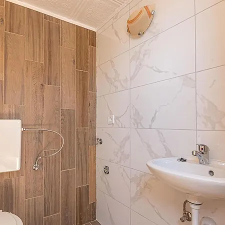 2 Bedroom Beautiful In Milinkovica * Vezac