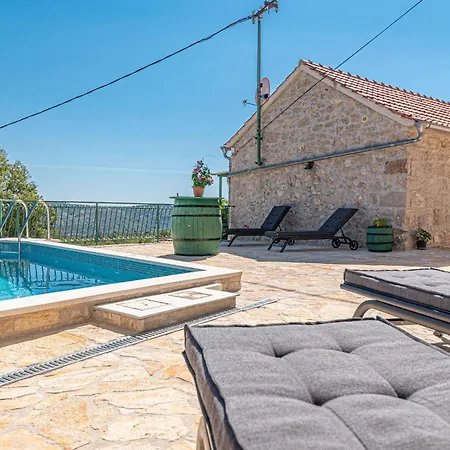 Casa de Férias 2 Bedroom Beautiful In Milinkovica