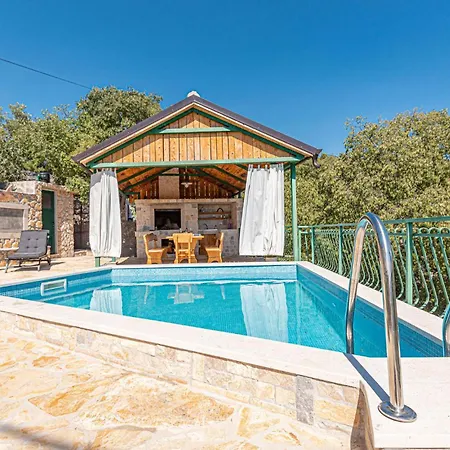 Holiday home 2 Bedroom Beautiful In Milinkovica *