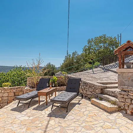 Casa de Férias 2 Bedroom Beautiful In Milinkovica Vezac