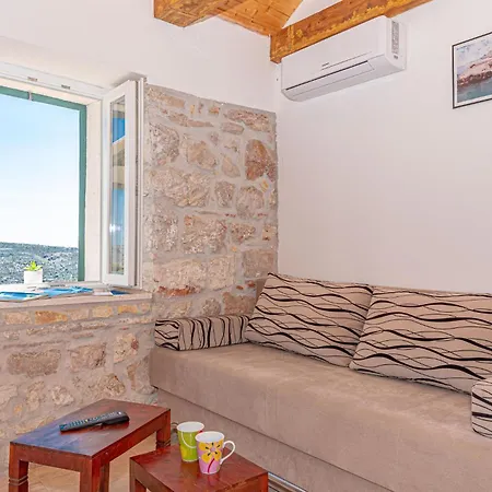 2 Bedroom Beautiful In Milinkovica *