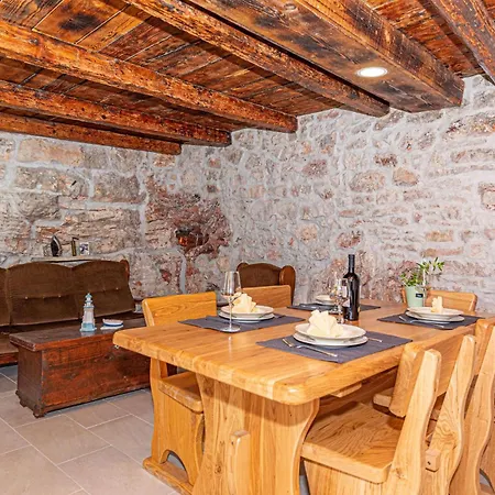 2 Bedroom Beautiful In Milinkovica