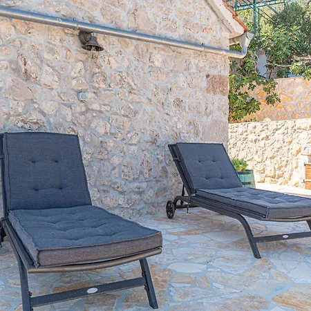 Holiday home 2 Bedroom Beautiful In Milinkovica *