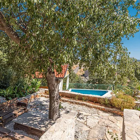 2 Bedroom Beautiful In Milinkovica Jarebinjak