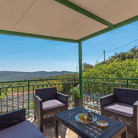 2 Bedroom Beautiful In Milinkovica Holiday home