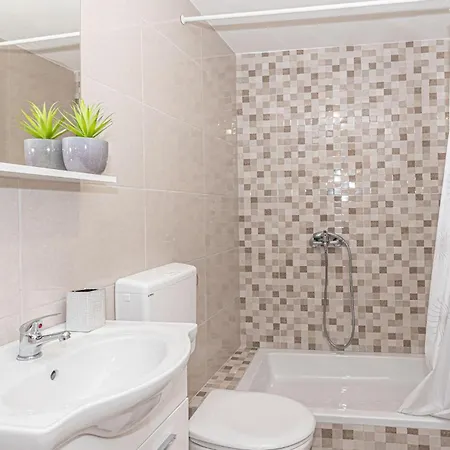 2 Bedroom Beautiful In Milinkovica *