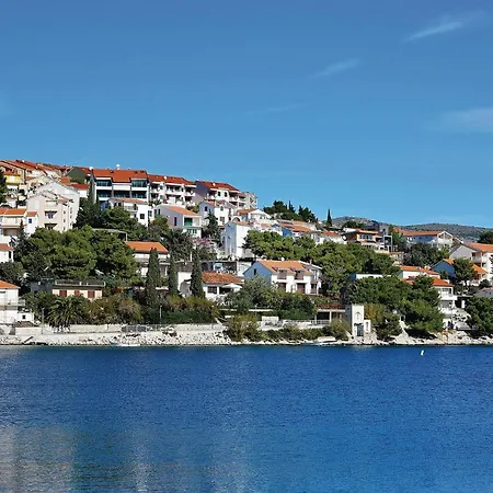 2 Bedroom Beautiful In Milinkovica Casa de Férias *