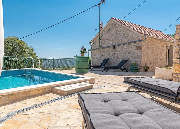 Vakantiehuis 2 Bedroom Beautiful In Milinkovica