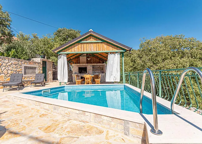 Vakantiehuis 2 Bedroom Beautiful In Milinkovica *