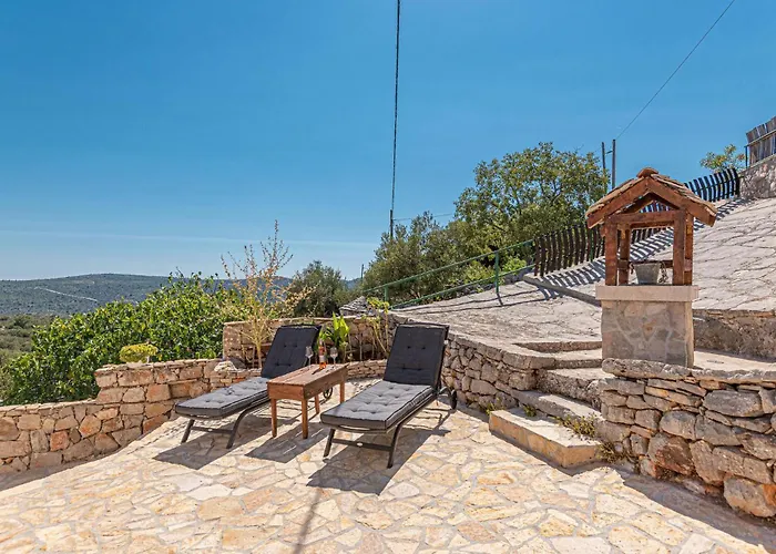 Vakantiehuis 2 Bedroom Beautiful In Milinkovica Jarebinjak