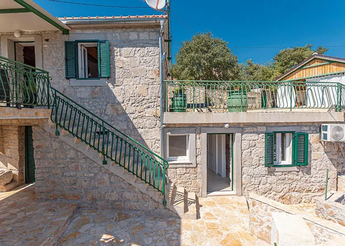 2 Bedroom Beautiful In Milinkovica Jarebinjak