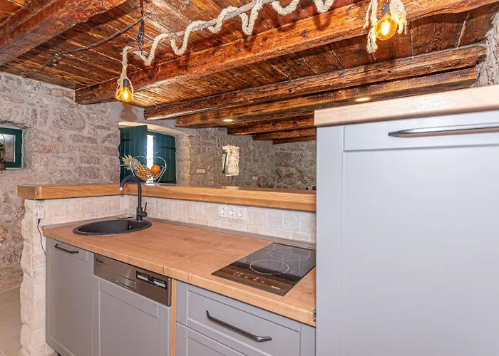 Vakantiehuis 2 Bedroom Beautiful In Milinkovica *