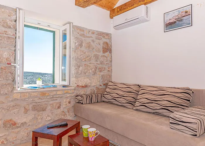 2 Bedroom Beautiful In Milinkovica *