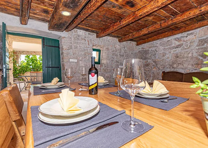 2 Bedroom Beautiful In Milinkovica Vakantiehuis *