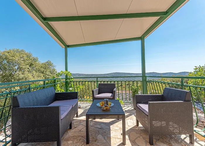 2 Bedroom Beautiful In Milinkovica