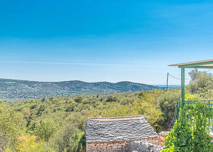 2 Bedroom Beautiful In Milinkovica Vakantiehuis