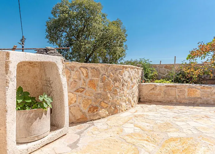 2 Bedroom Beautiful In Milinkovica *