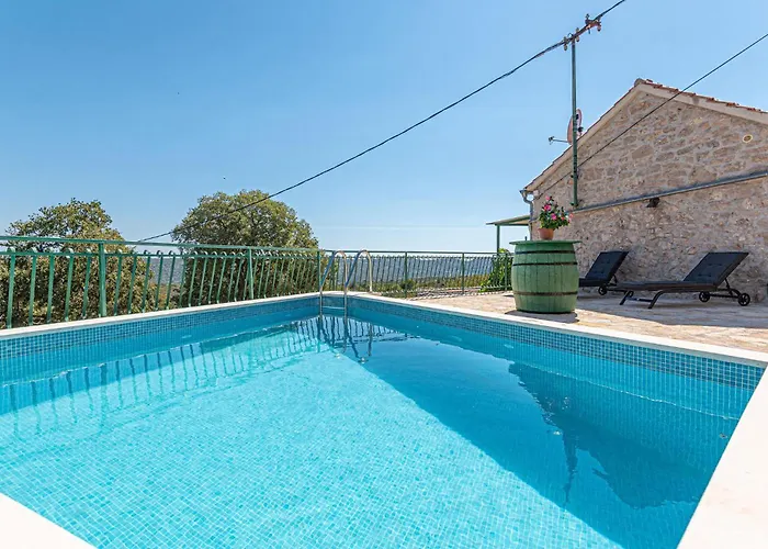 Vakantiehuis 2 Bedroom Beautiful In Milinkovica