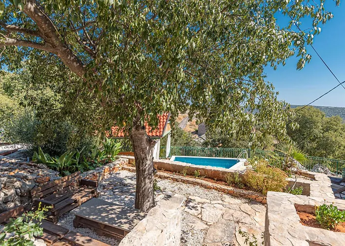 2 Bedroom Beautiful In Milinkovica Jarebinjak