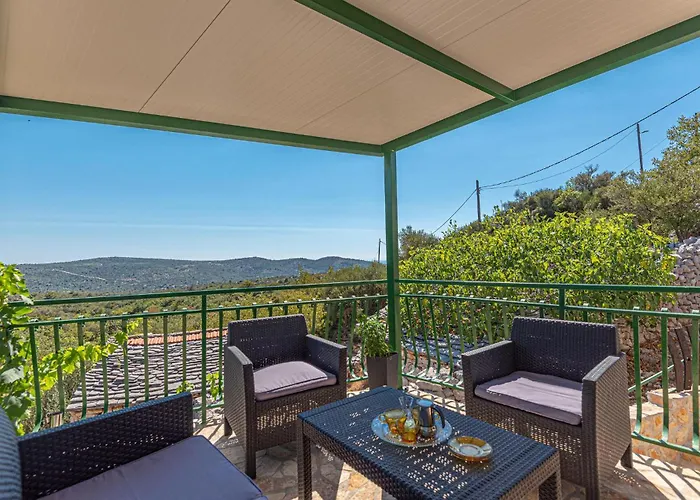 2 Bedroom Beautiful In Milinkovica Vakantiehuis