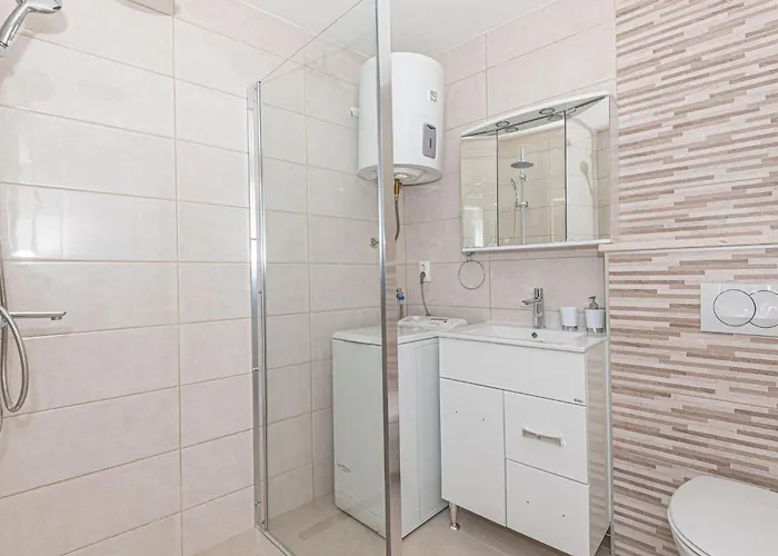 Vakantiehuis 2 Bedroom Beautiful In Milinkovica