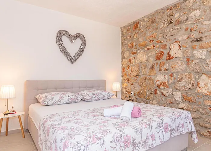 2 Bedroom Beautiful In Milinkovica Vakantiehuis